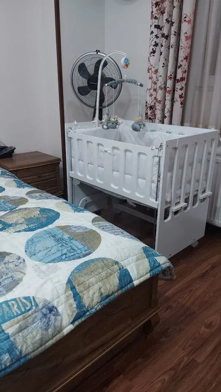 گهواره کنار تخت مادر|تخت و صندلی بچه|تهران, بلورسازی|دیوار