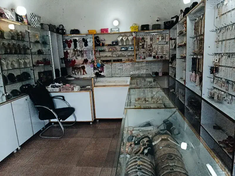 واگذاری کلیه اجناس مغازه اکسسوری وبدلیجات|بدلیجات|کرمان, |دیوار