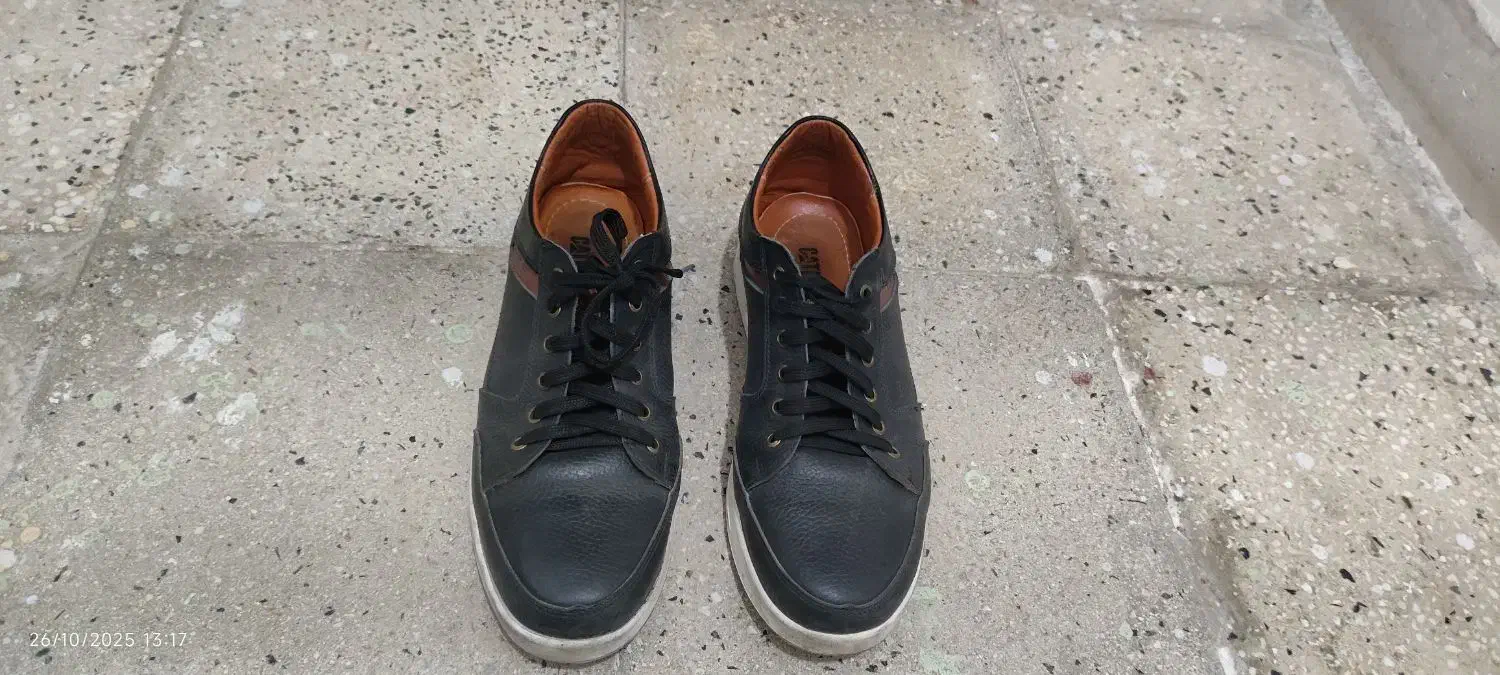 کفش تخت زیرسفید ، درحدنو 42، بدون سر سوزن زدگی|کیف، کفش، کمربند|خرمآباد, |دیوار