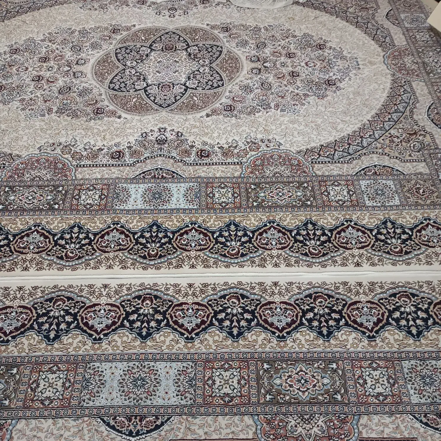 فرش نه متری جفت|فرش|پرند, فاز ۵|دیوار