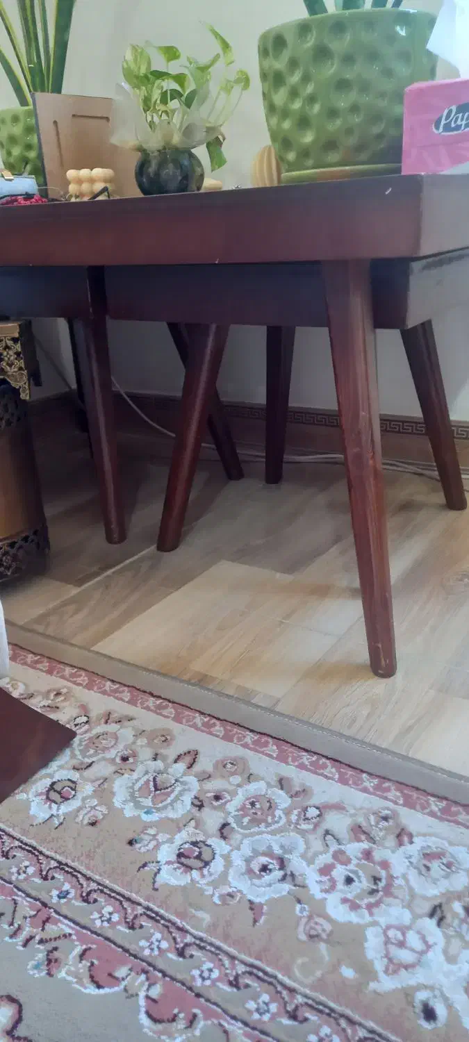 مبل هفت نفره و میز ناهارخوری چهار نفره و فرش|فرش|رشت, معلولین|دیوار