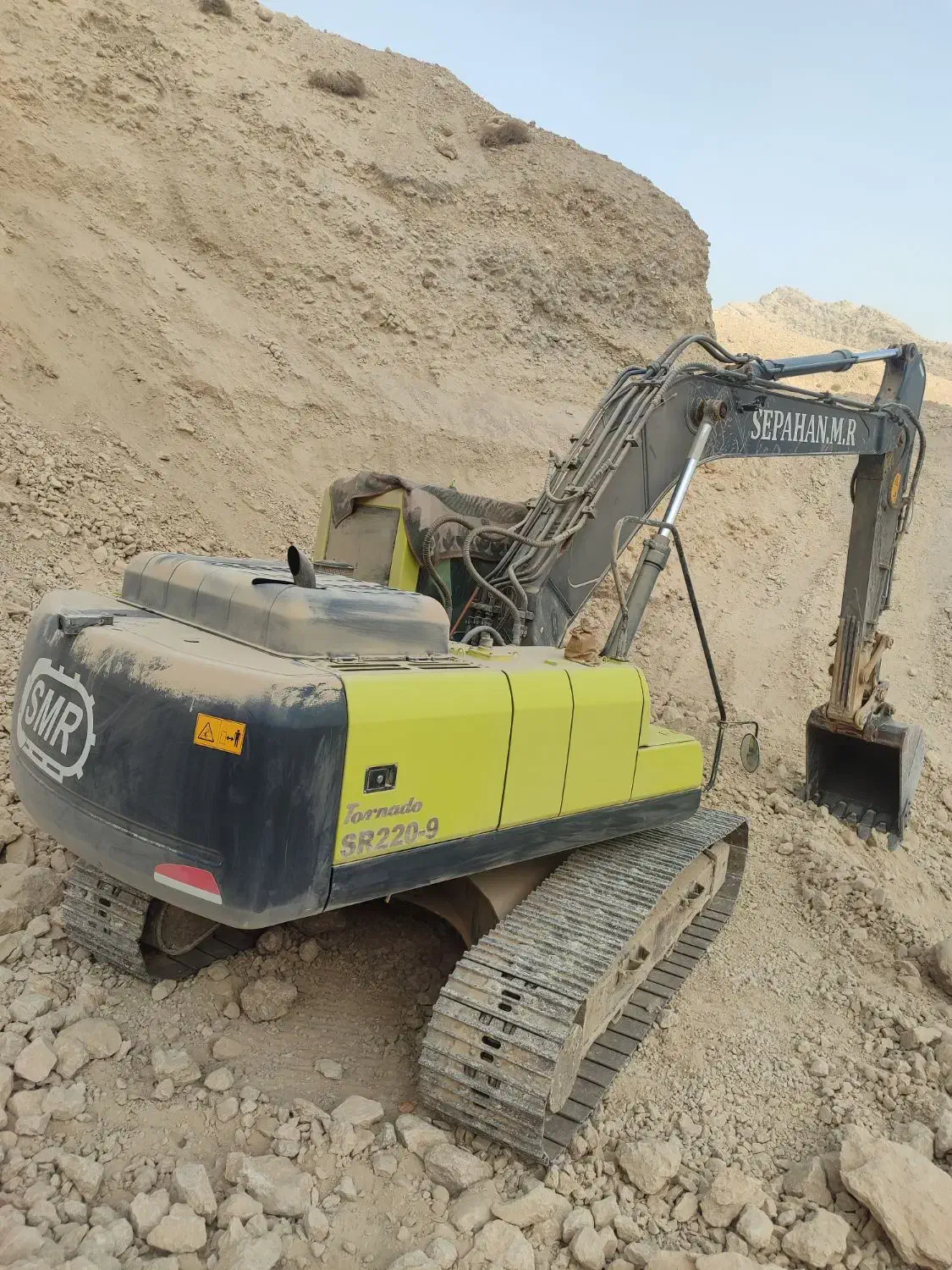 بیل مکانیکی 220 زنجیری اماده به کار|خودرو سنگین|شیراز, فرهنگ شهر|دیوار