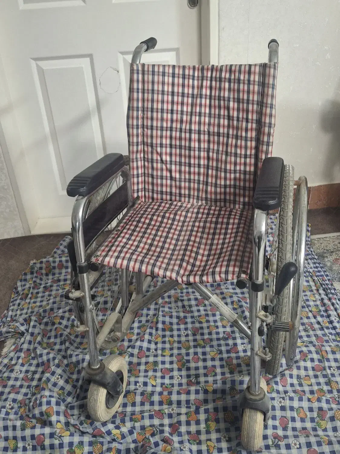 ویلچر|پزشکی|رباط‌کریم, رباط‌کریم|دیوار