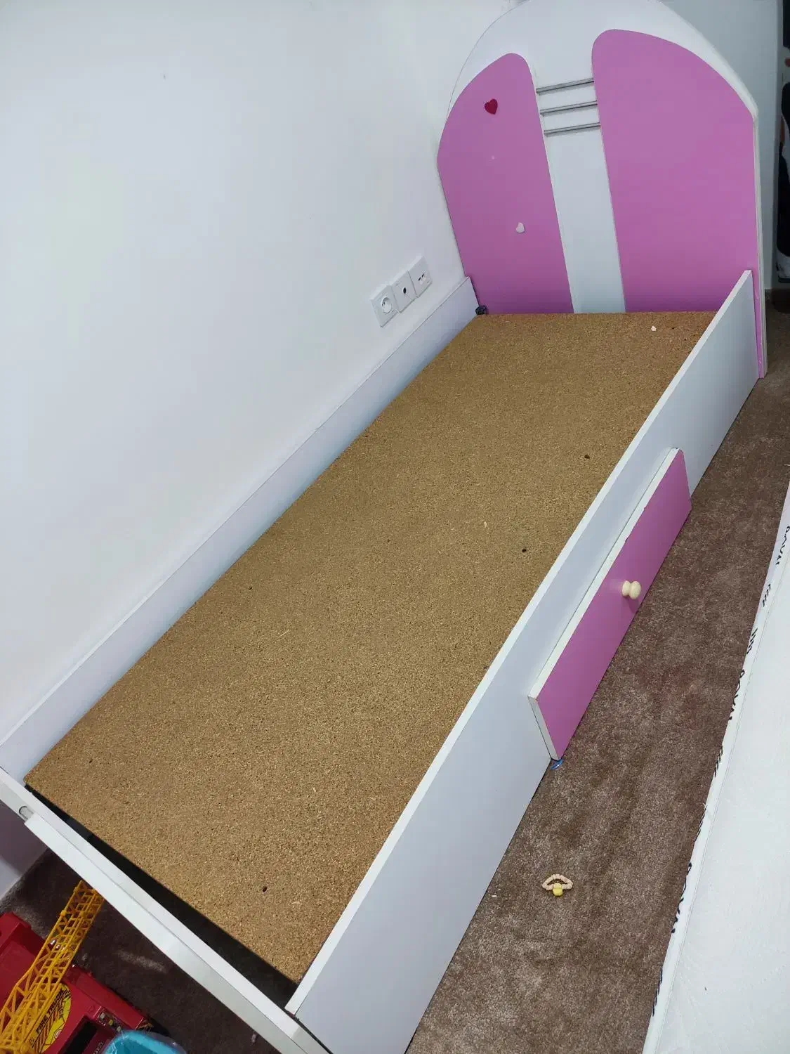 تخت تمیز درحد نو|تخت و سرویس خواب|رشت, کوی غلام نیا|دیوار