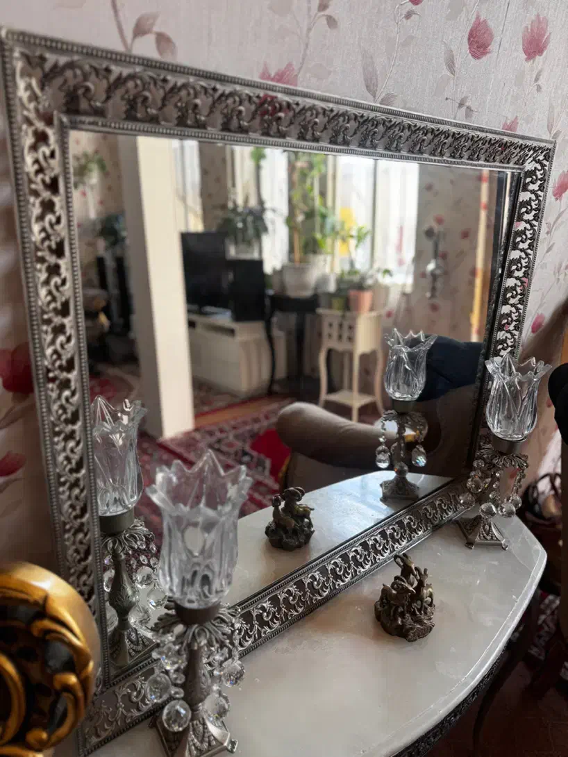 اینه و شمعدان|آینه|کرج, مصباح|دیوار