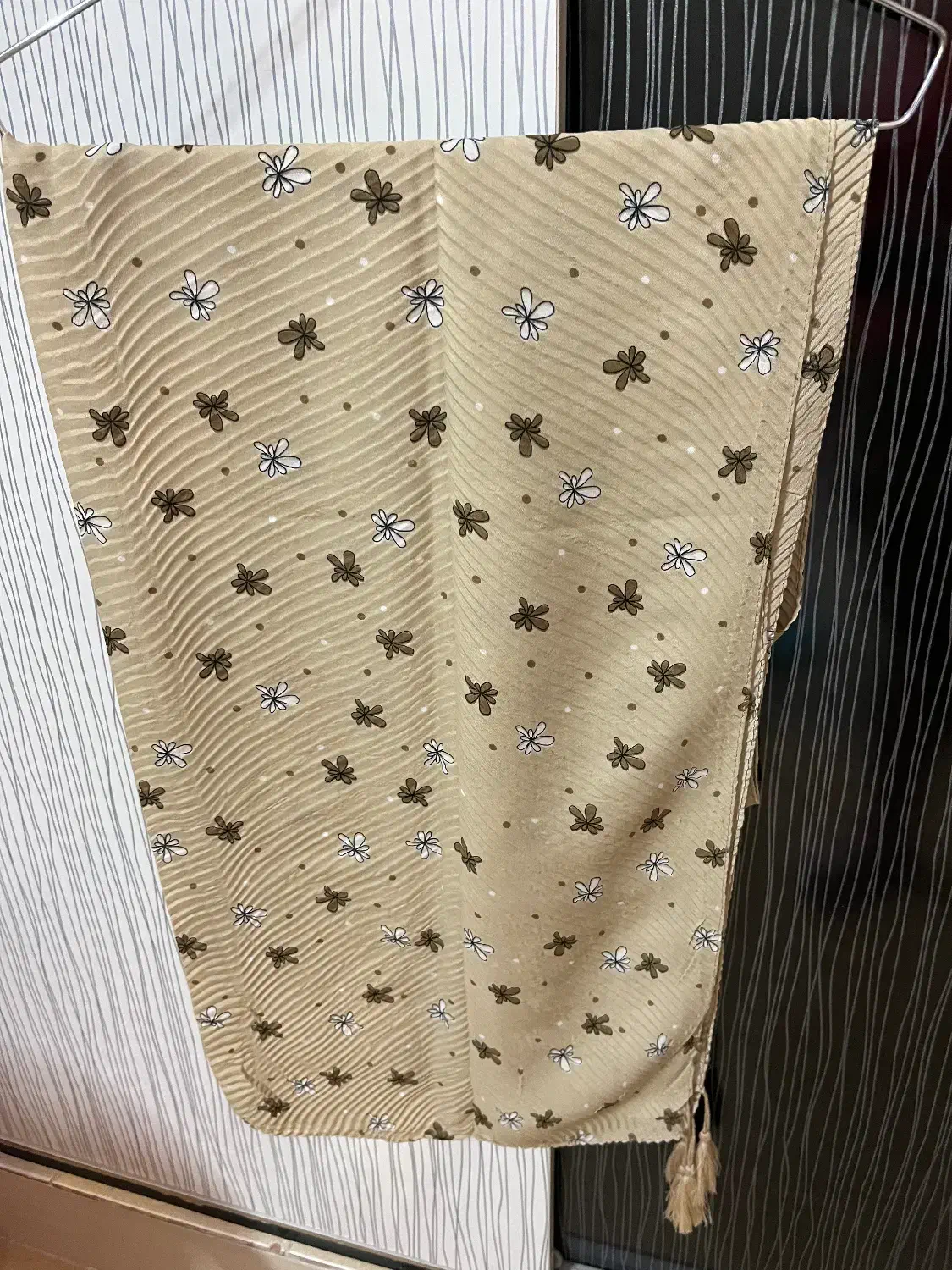 تعدادی شال و‌ روسری قوار دار نو|لباس|سیرجان, |دیوار