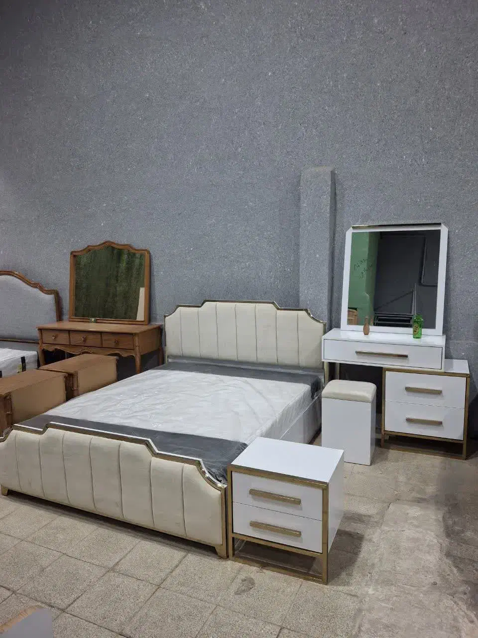 سرویس خواب لوئیز/قیمت مناسب/ انبارگردانی|تخت و سرویس خواب|مشهد, کاظم آباد پنجشنبه|دیوار