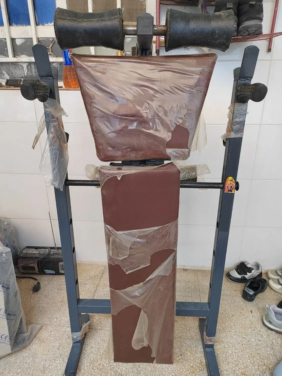 میز چند کاره و تعدادی دمبل|تجهیزات ورزشی|بهبهان, |دیوار