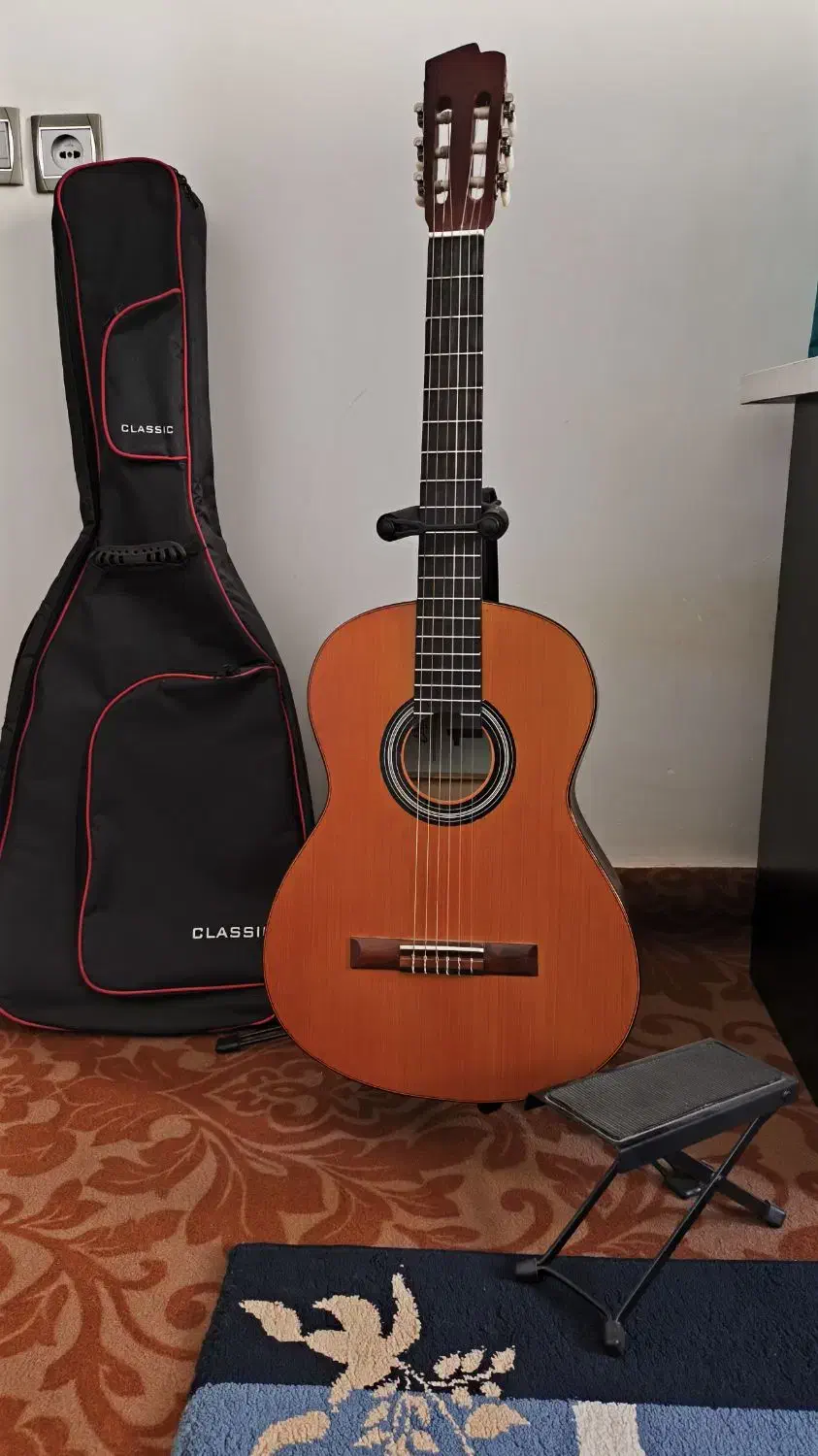 فروش گیتار با وسایل|گیتار، بیس، امپلیفایر|سیاهکل, |دیوار