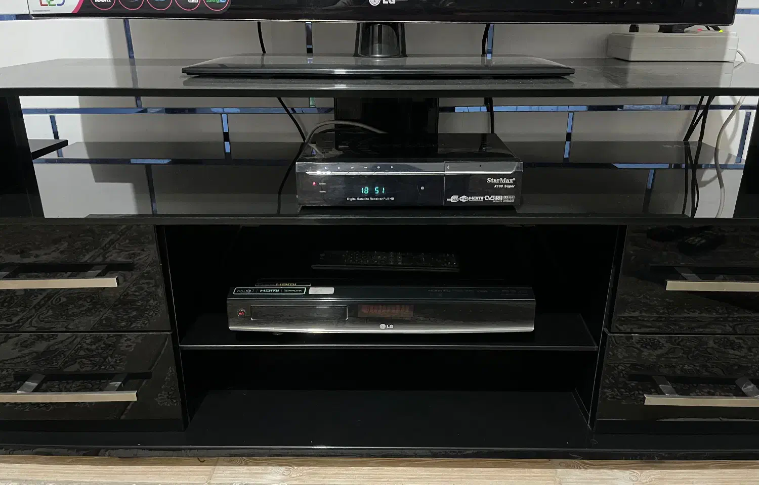 میز تی وی|میز تلویزیون|ساوه, |دیوار