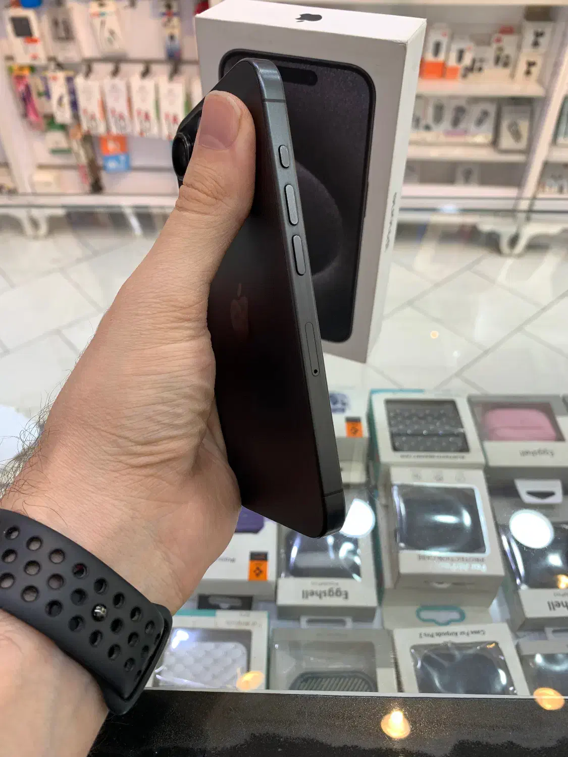 ایفون ۱۵پرو در حد نو‌واقعی|موبایل|کرج, گوهردشت|دیوار