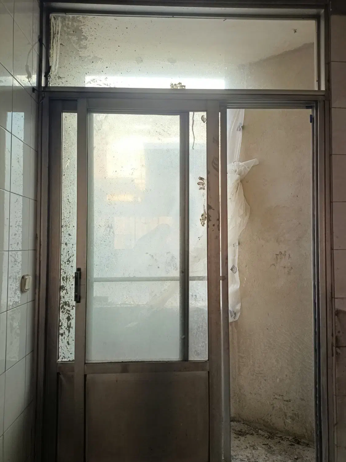 درب و پنجره آلومینیوم کاملا سالم و با شیشه و توری|مصالح و تجهیزات ساختمان|تهران, بنیهاشم|دیوار