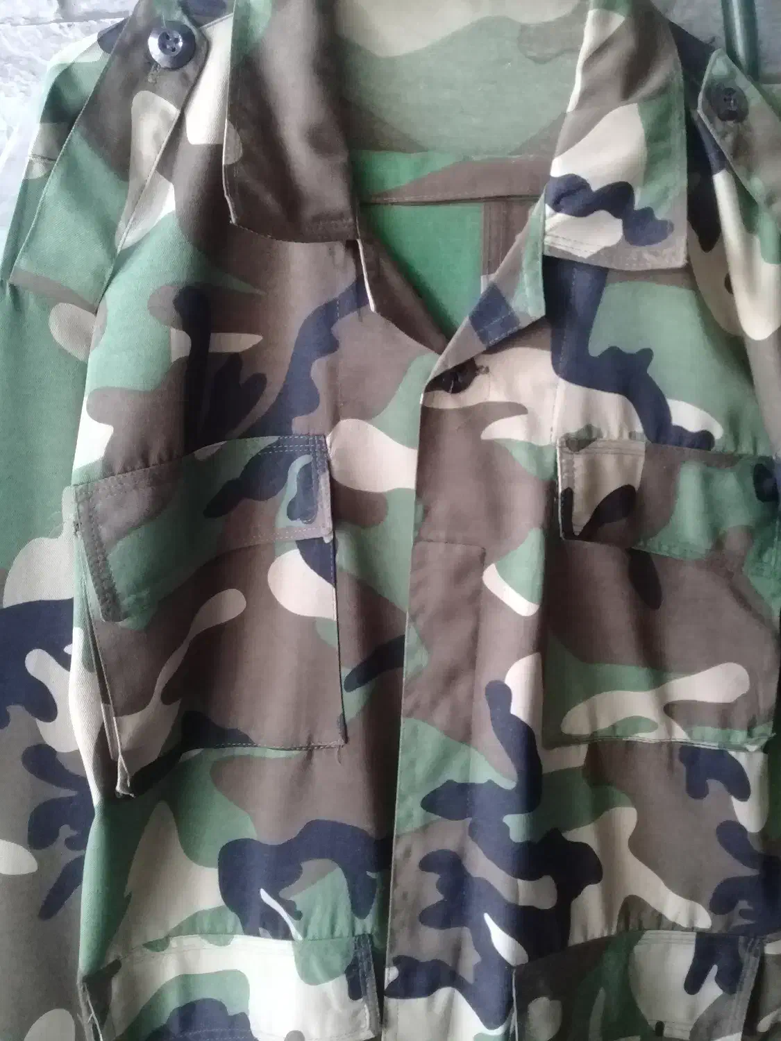 لباس نظامی|لباس|رشت, لاکان شهر|دیوار