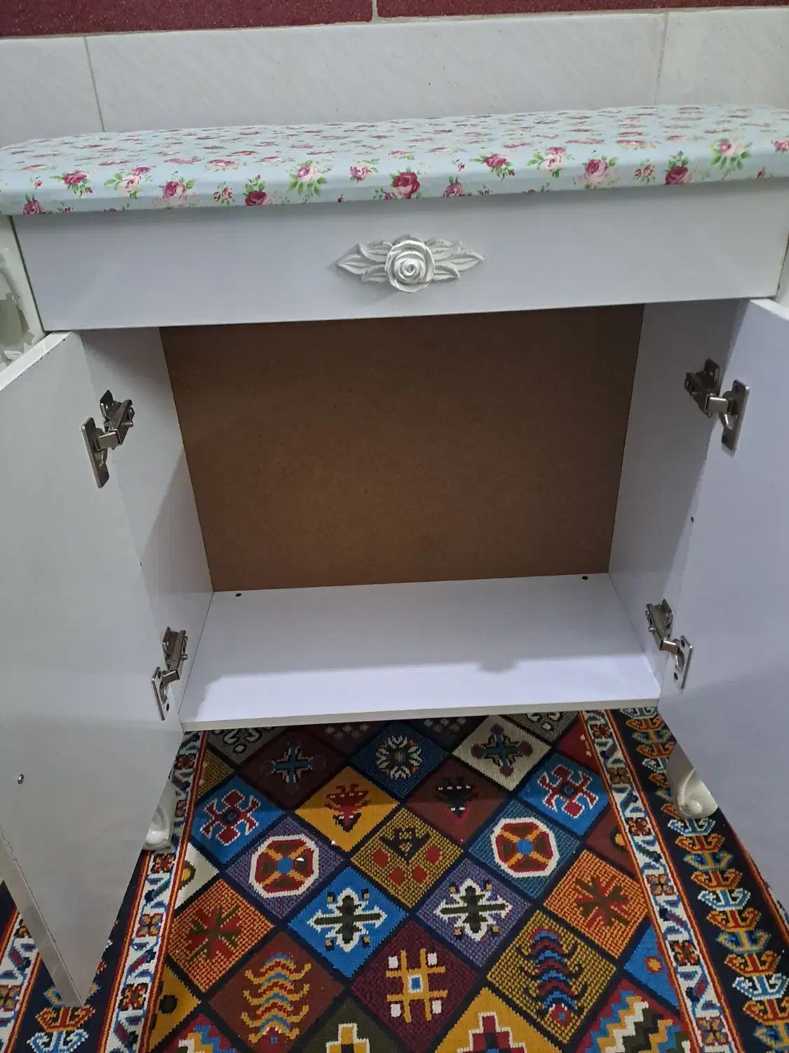 اشیا میز|کلکسیون اشیاء عتیقه|اراک, |دیوار