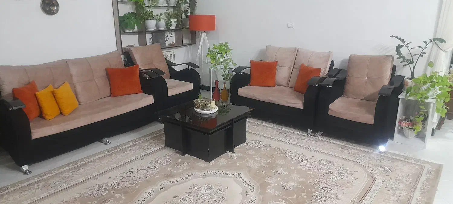 مبل نیمه راحتی ۷ نفره به همراه میز و عسلی|مبلمان خانگی و میز عسلی|بیرجند, |دیوار