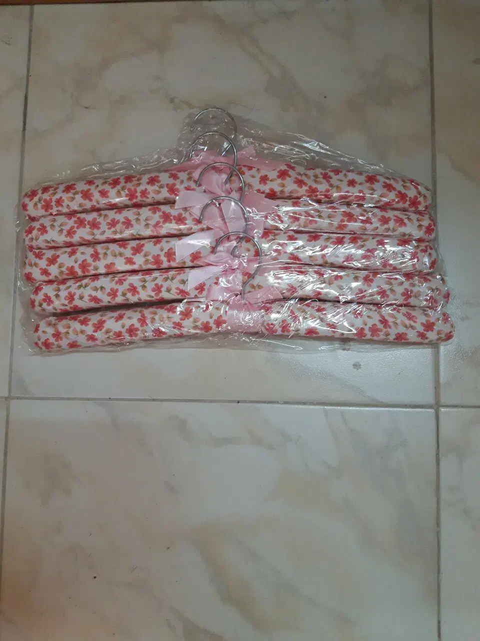 پادری و چوب لباسی|پادری|مشهد, آزادشهر|دیوار