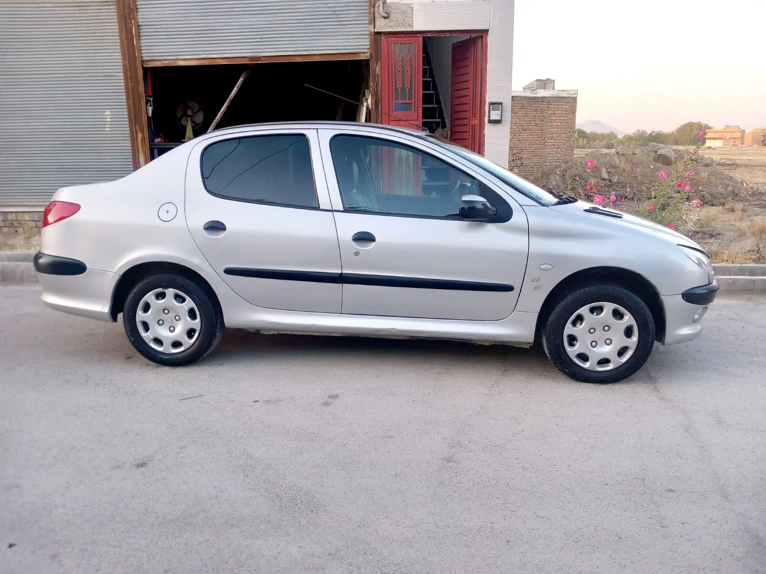 206V8|خودرو سواری و وانت|ارومیه, |دیوار