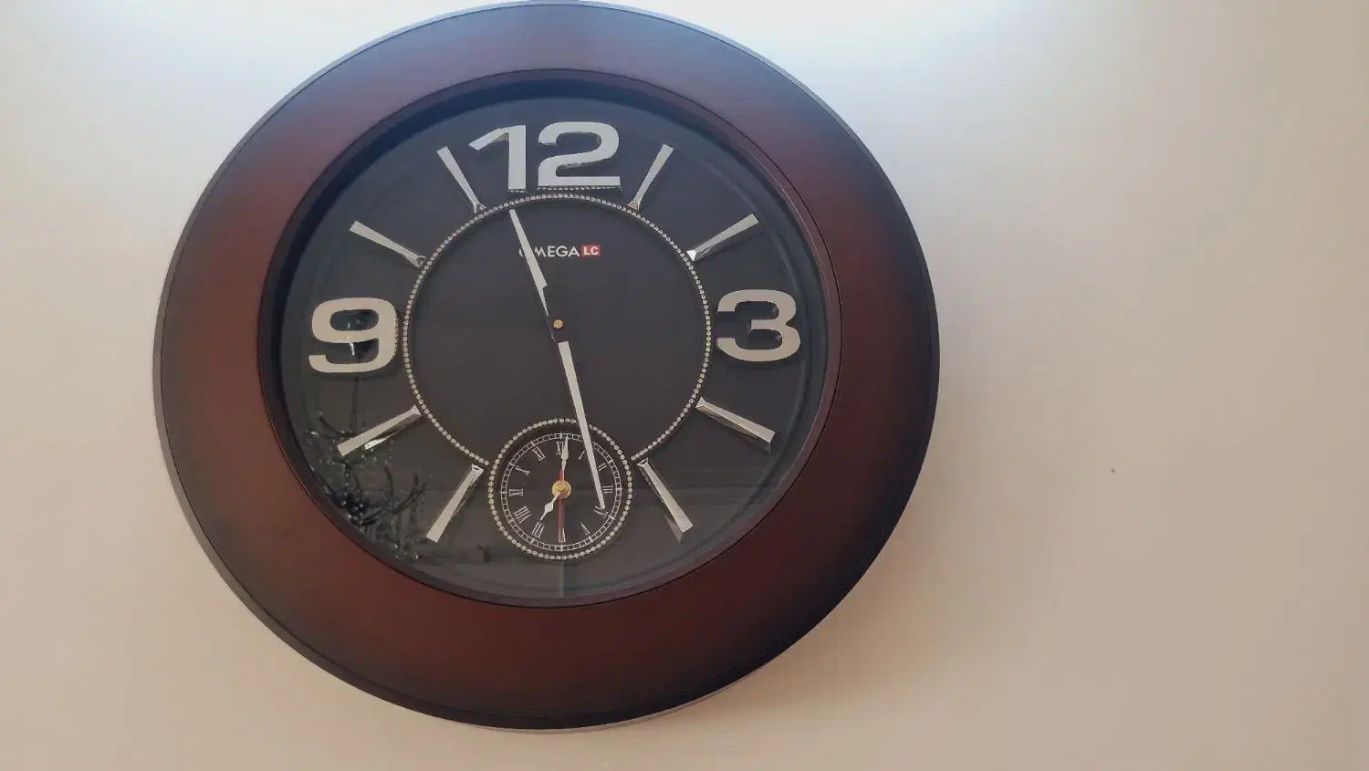 ساعت سالم سالم و یه سال کار کرده|ساعت دیواری و تزئینی|اردکان, |دیوار