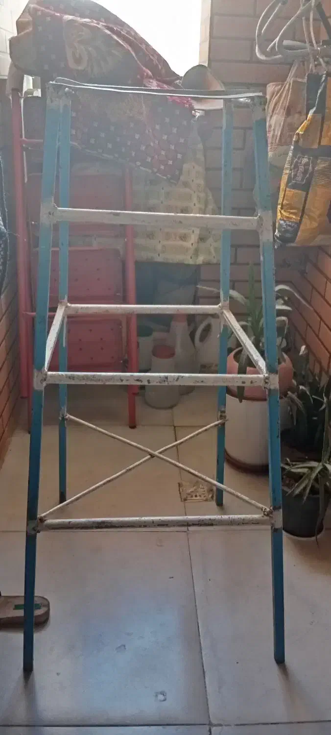 چهار پایه آهنی|صندلی و نیمکت|کرمانشاه, |دیوار