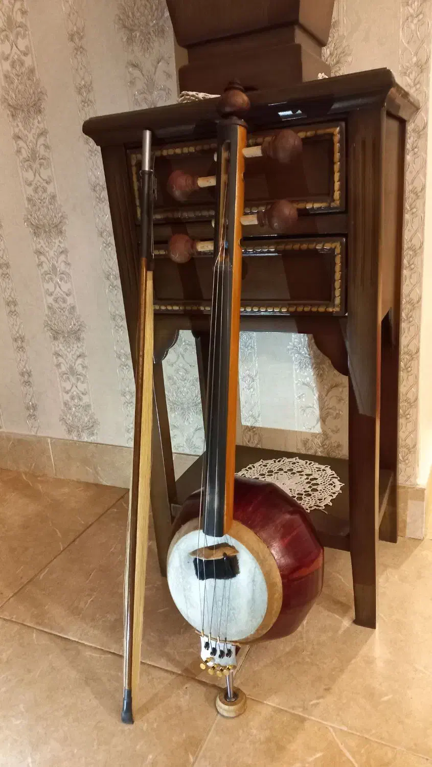 کمانچه آذری|سازهای سنتی|تبریز, |دیوار