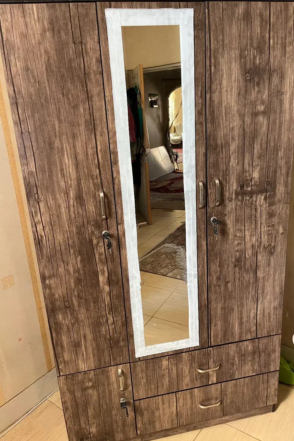 کمد لباسی|جاکفشی، کمد، دراور|شیراز, فرهنگ شهر|دیوار