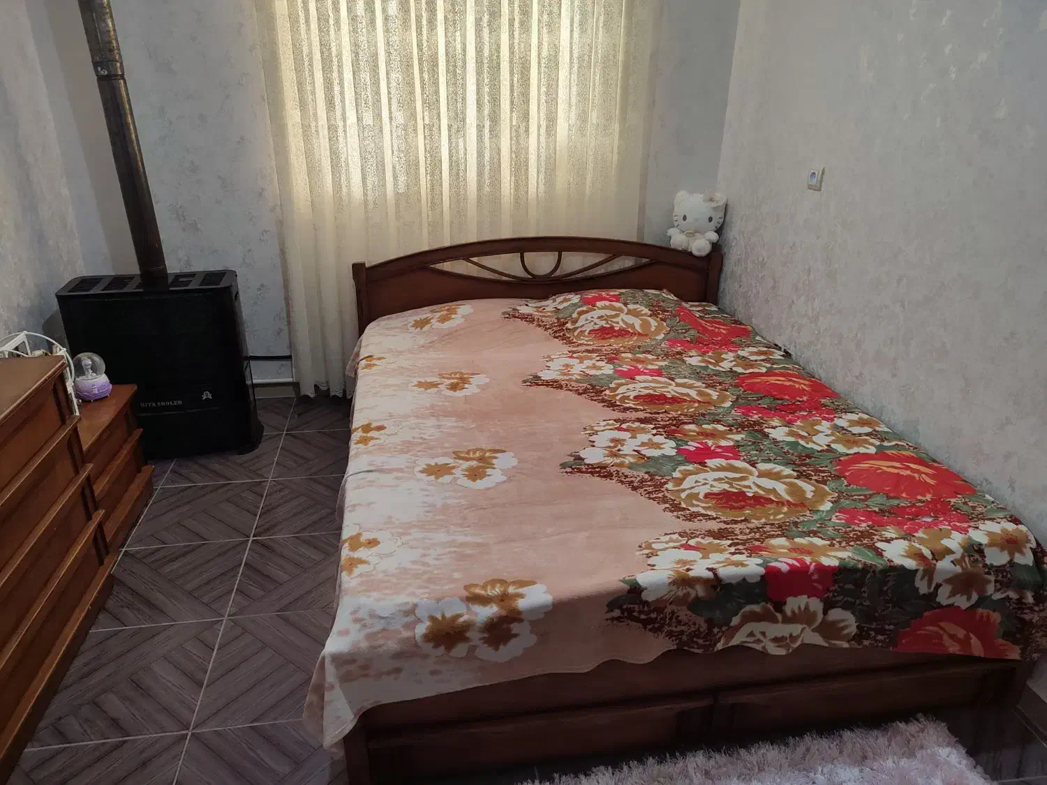 یک دست تخت دو نفره بهمراه پاتختی|تخت و سرویس خواب|محمدیه-قزوین, |دیوار