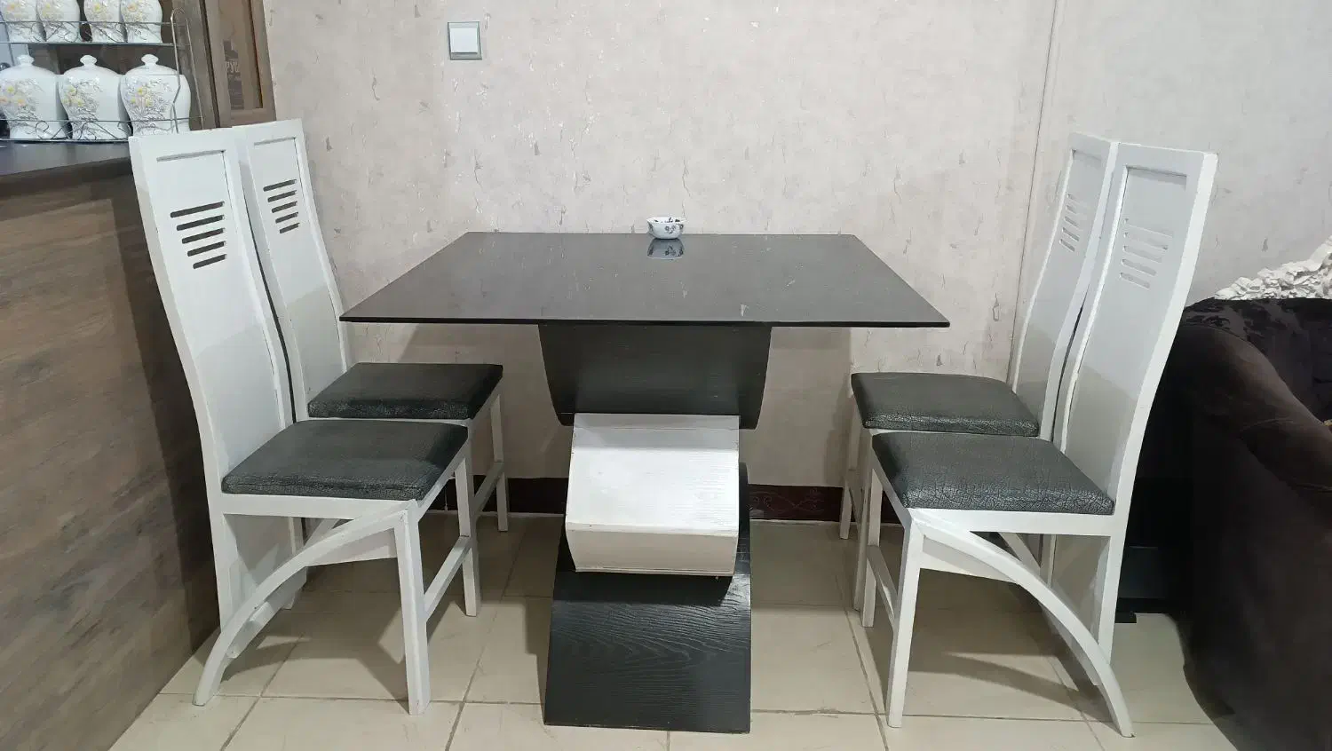 میز غذاخوری و فرش و پشتی|مبلمان خانگی و میز عسلی|ملایر, |دیوار