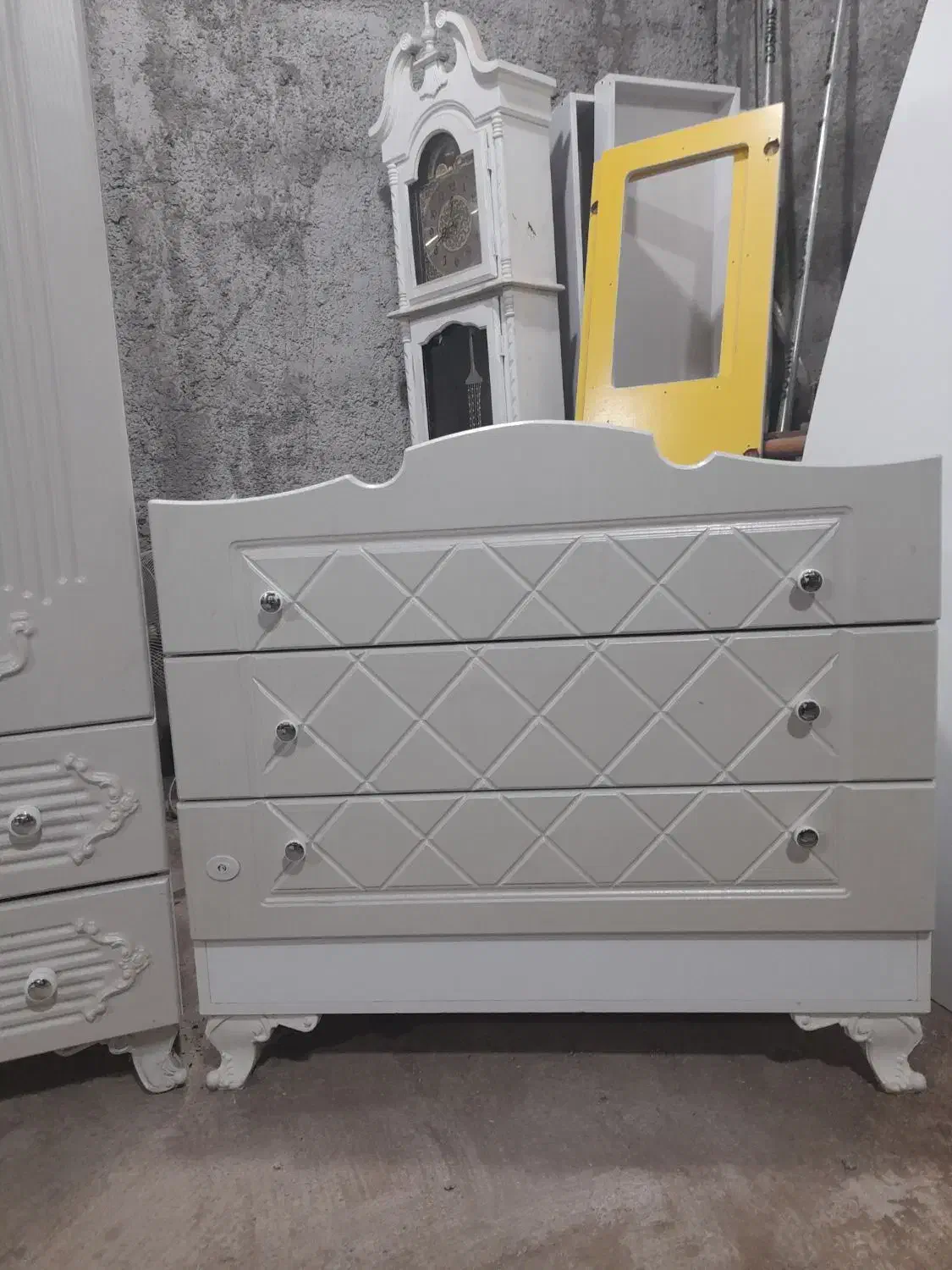 کمدو دراور منبران(درحدنو)|جاکفشی، کمد، دراور|رشت, دروازه لاکان|دیوار