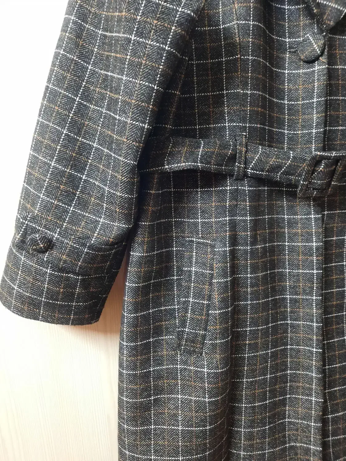 پالتو|لباس|مشهد, کارمندان دوم|دیوار