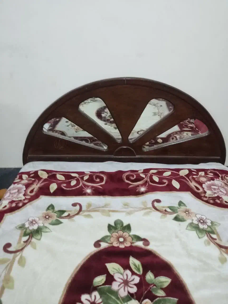 تخت دو نفره|تخت و سرویس خواب|قم, نیروگاه|دیوار