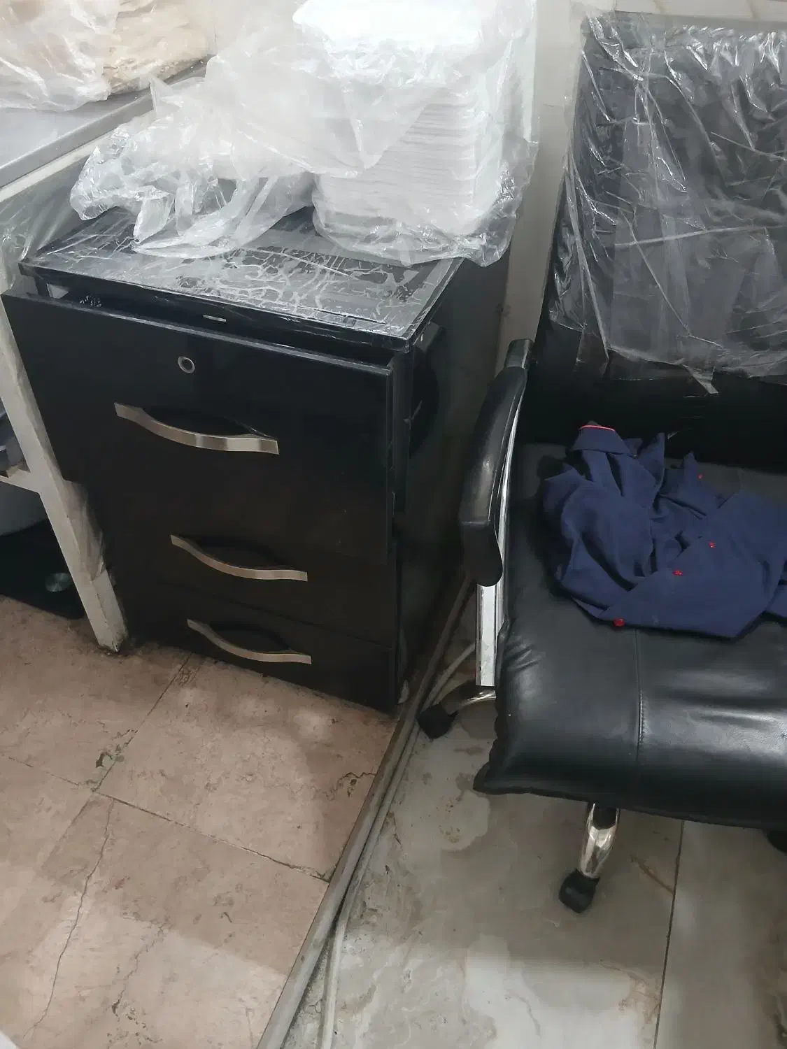 میز مدیریت صندلی گردون وکشو بزرگ سه پله|مبلمان اداری|تهران, تهرانسر شمالی|دیوار