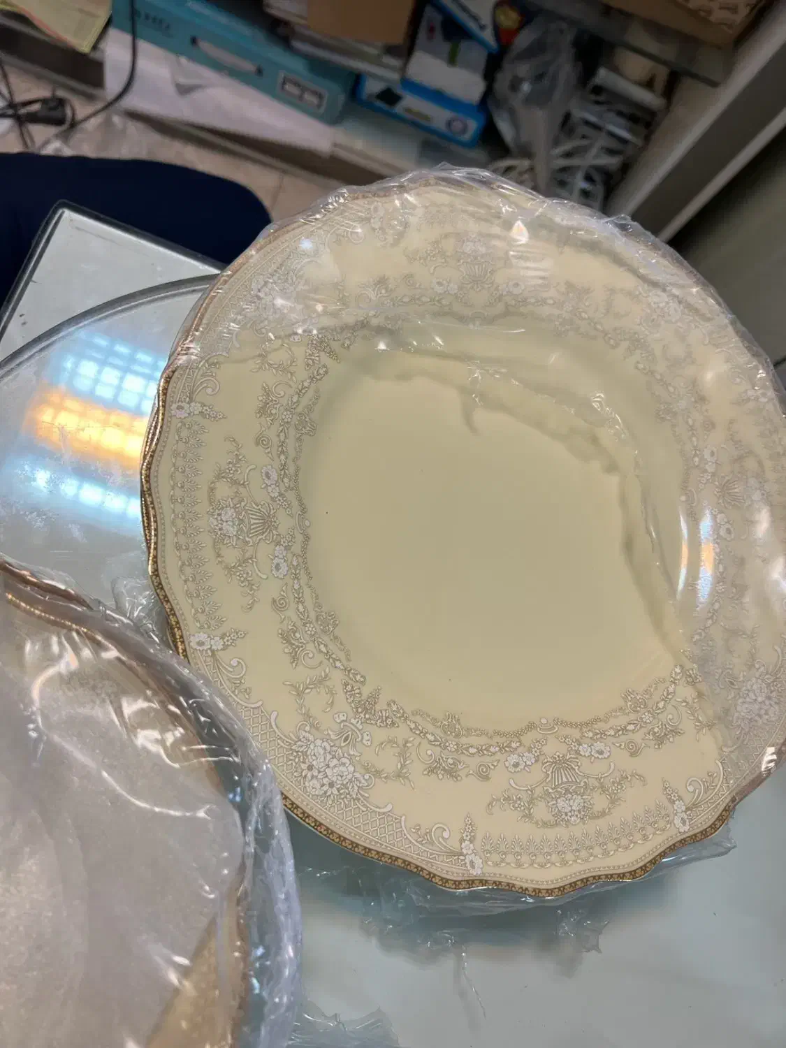 سرویس چینی ۶نفره|ظروف سرو و پذیرایی|مشکیندشت, |دیوار