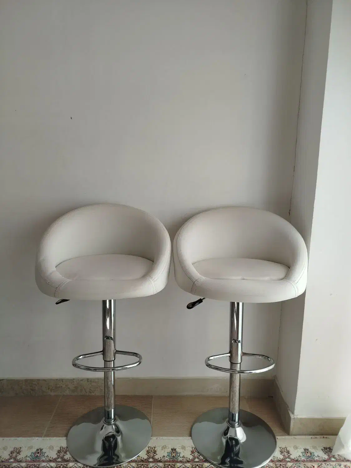 صندلی|صندلی و نیمکت|آبیک, |دیوار