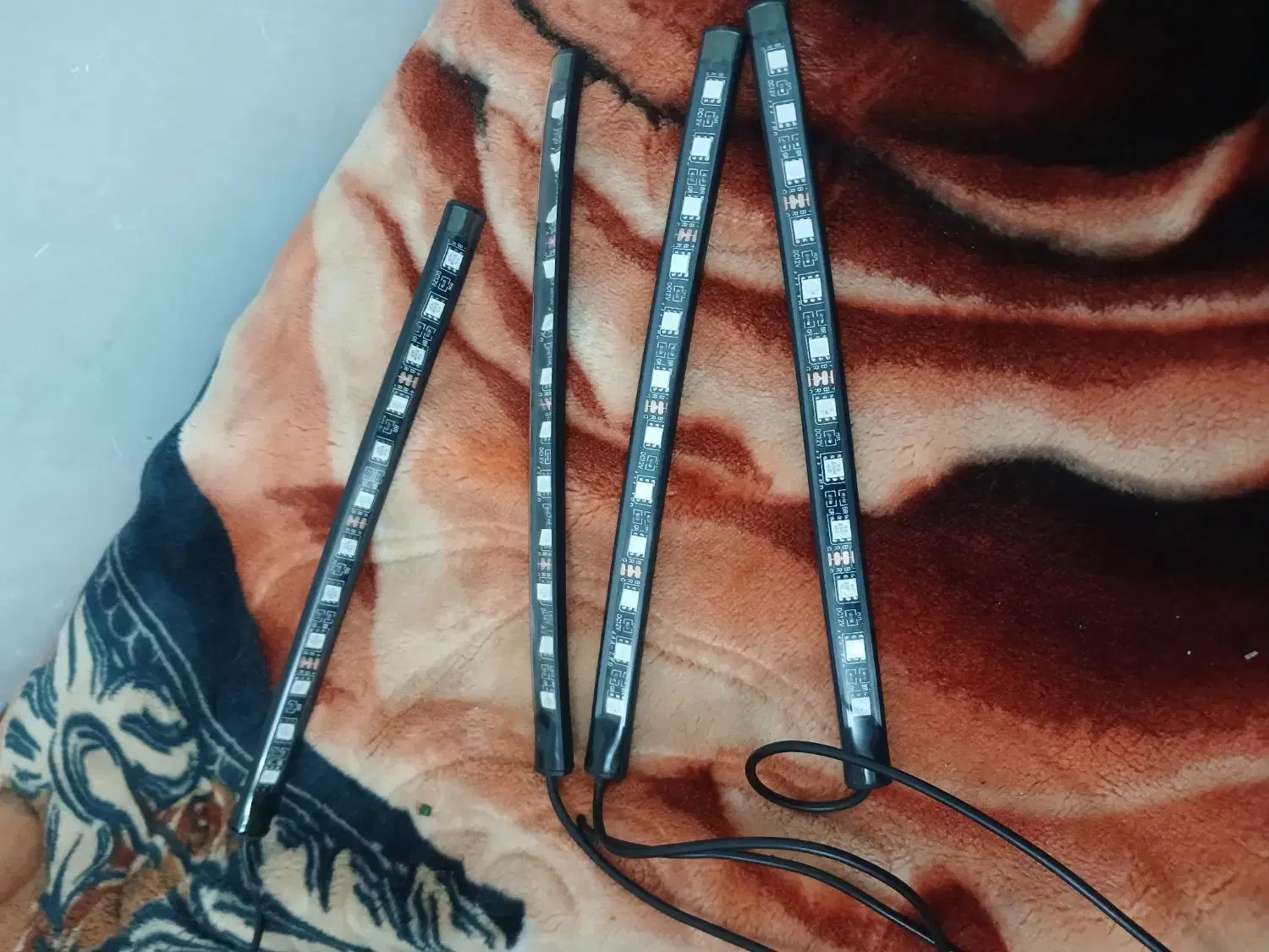 چراق زیر پایی ماشین قرمز سالم|قطعات یدکی و لوازم جانبی|فولادشهر, B8|دیوار