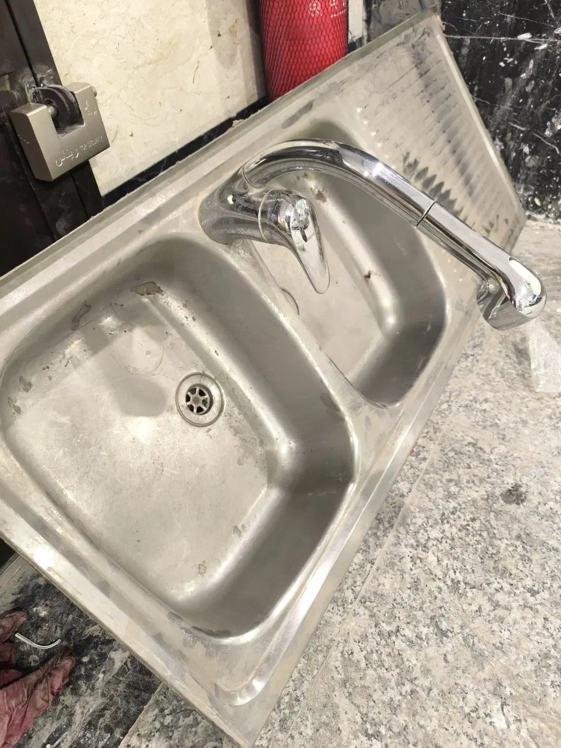 سینگ ظرفشویی با شیر شلنگی آرووا ... کاملآ سالم|مصالح و تجهیزات ساختمان|تهران, ایران|دیوار