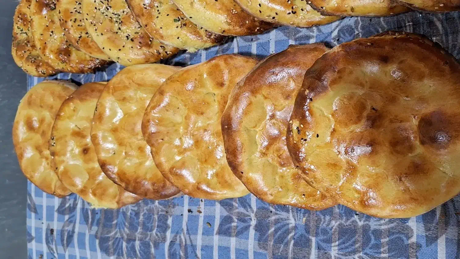 گرده تنوری|خوردنی و آشامیدنی|بهار, |دیوار