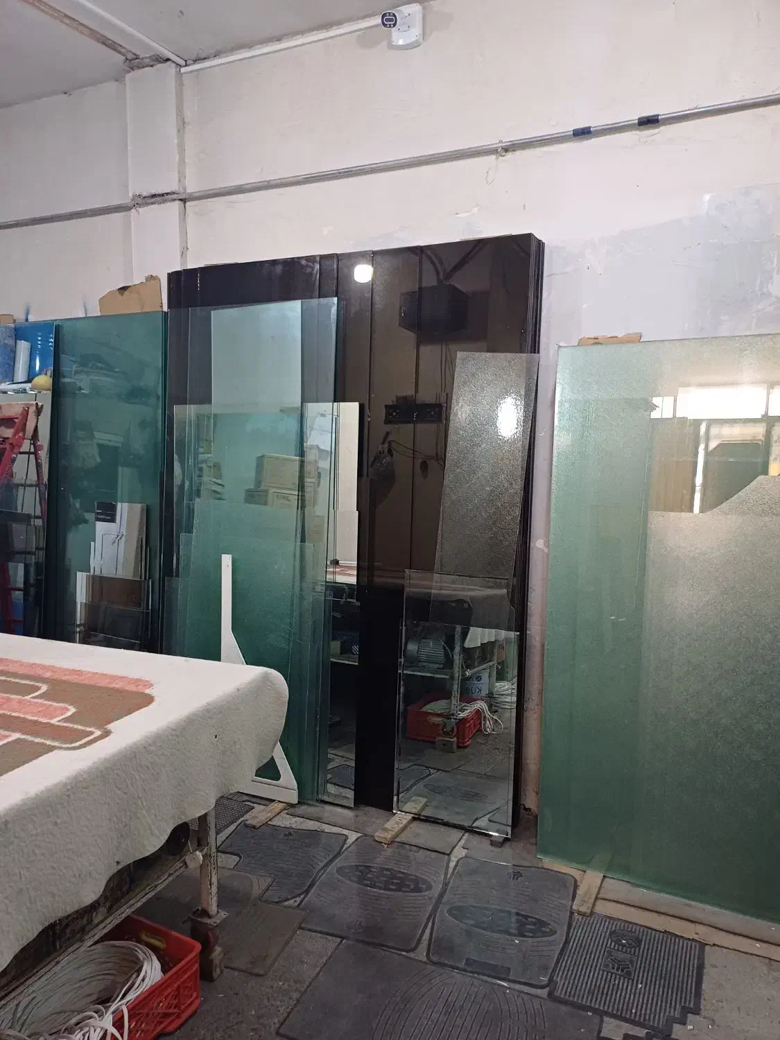 شیشه بری سیار نصب درمحل رایگان|خدمات پیشه و مهارت|تبریز, |دیوار