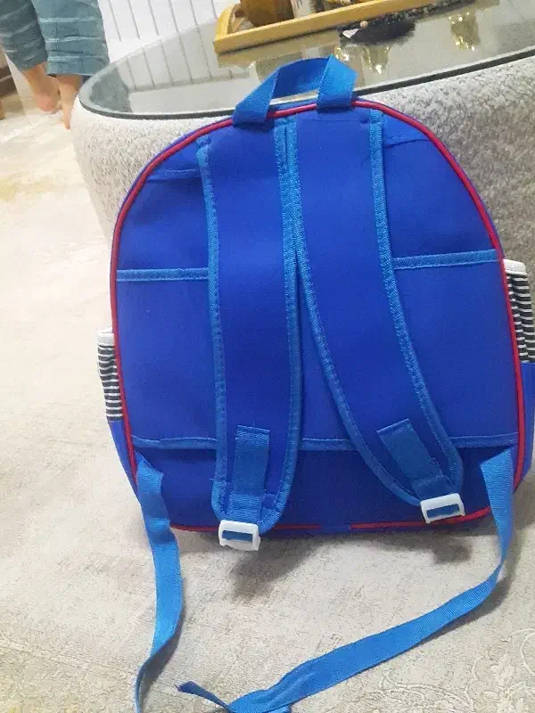 کیف مدرسه|کیف، کفش، کمربند|رشت, حمیدیان|دیوار