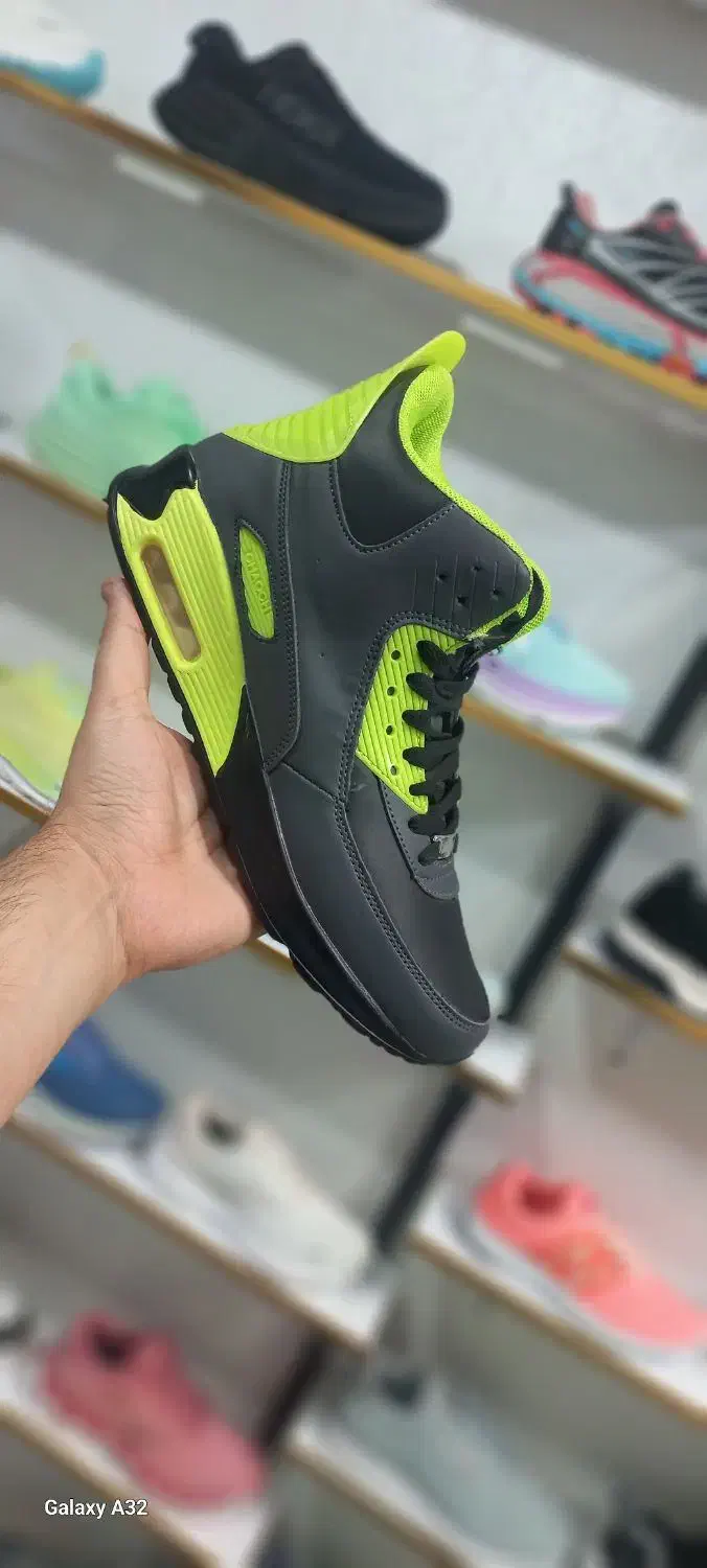 حراج کفش ساقدار پسرانه فقط ۸۵۰/۰۰۰ تومان|کیف، کفش، کمربند|ایلام, |دیوار