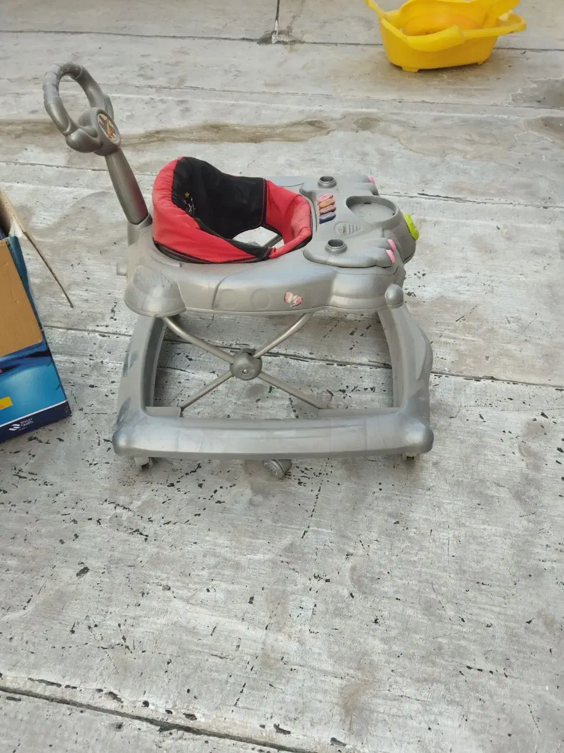 روروئک|کالسکه و لوازم جانبی|قم, قلعه کامکار|دیوار