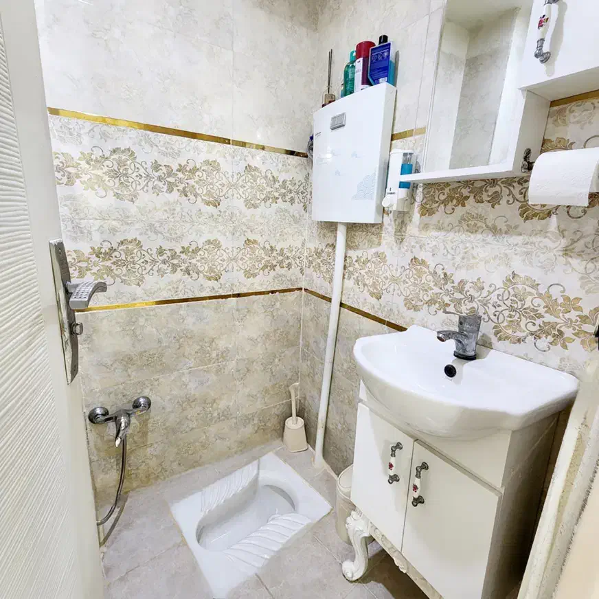 ۷۵متر/۲خواب/بازسازی شده/روی همکف/اشرفی