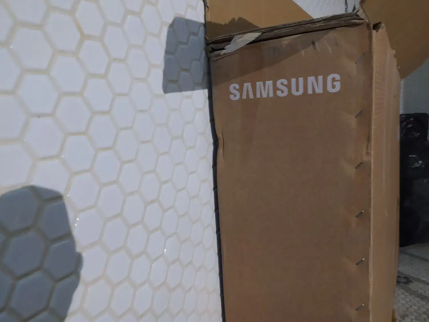 کارتن تلویزیون سامسونگ ۷۵انج|تلویزیون و پروژکتور|تهران, قلهک|دیوار