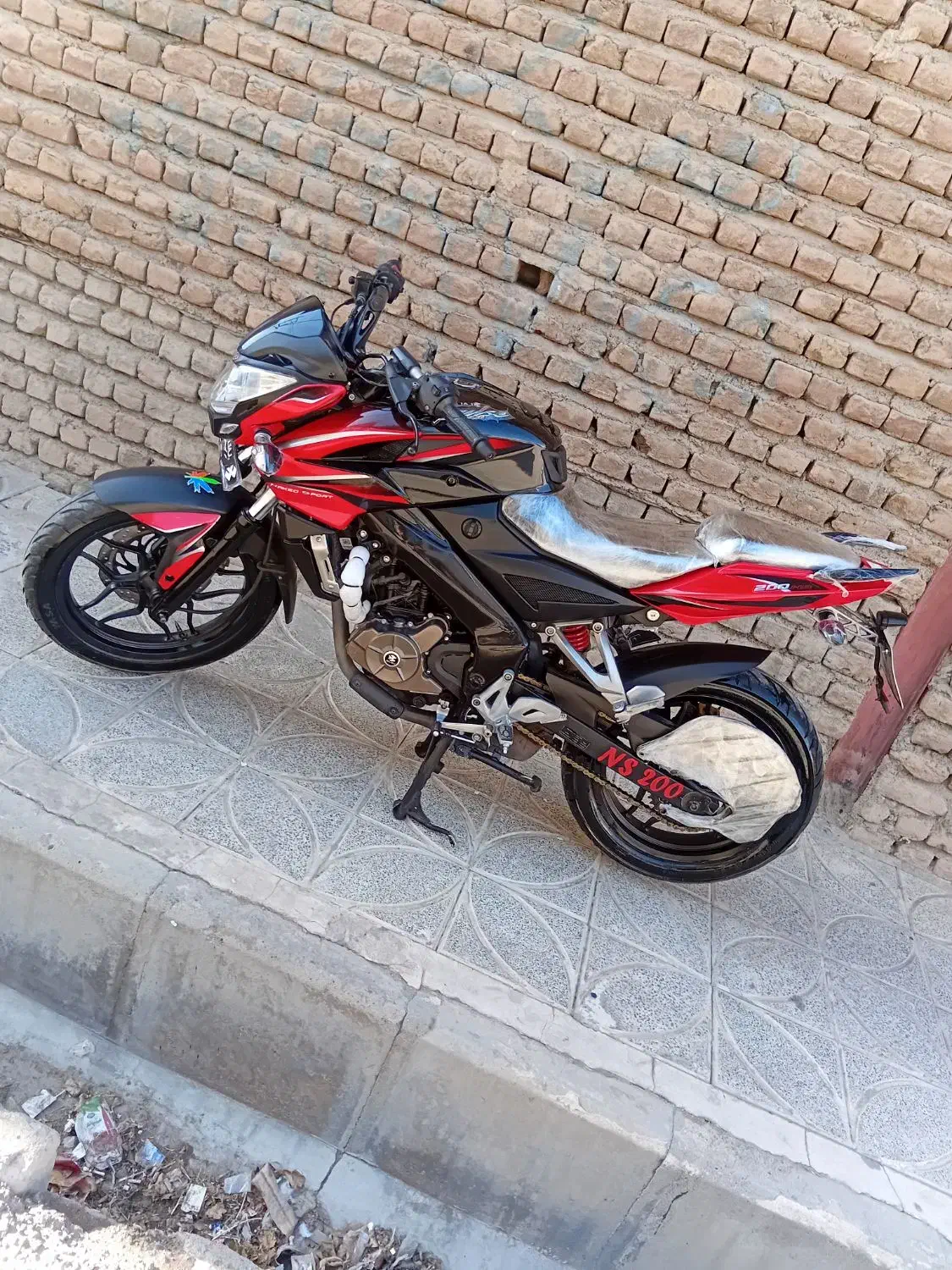 ان اس ۲۰۰|موتورسیکلت|دورود, |دیوار