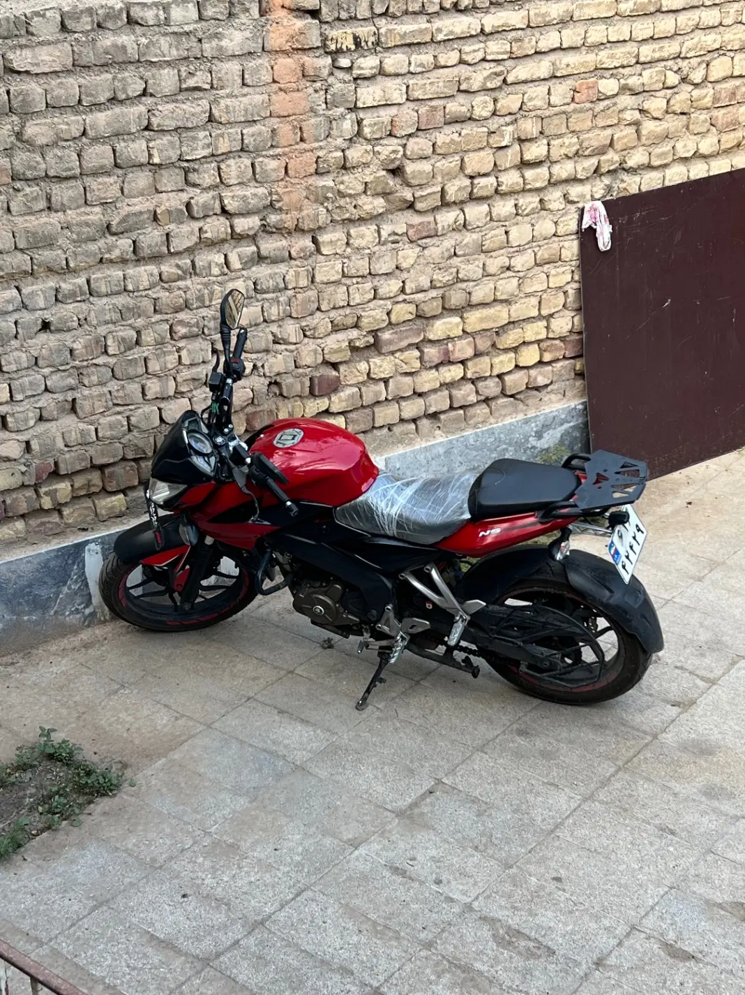 NS200 red|موتورسیکلت|قم, قلعه یزدیها|دیوار