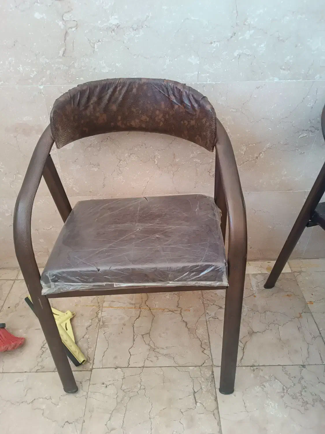 صندلی سالم|صندلی و نیمکت|خوی, |دیوار