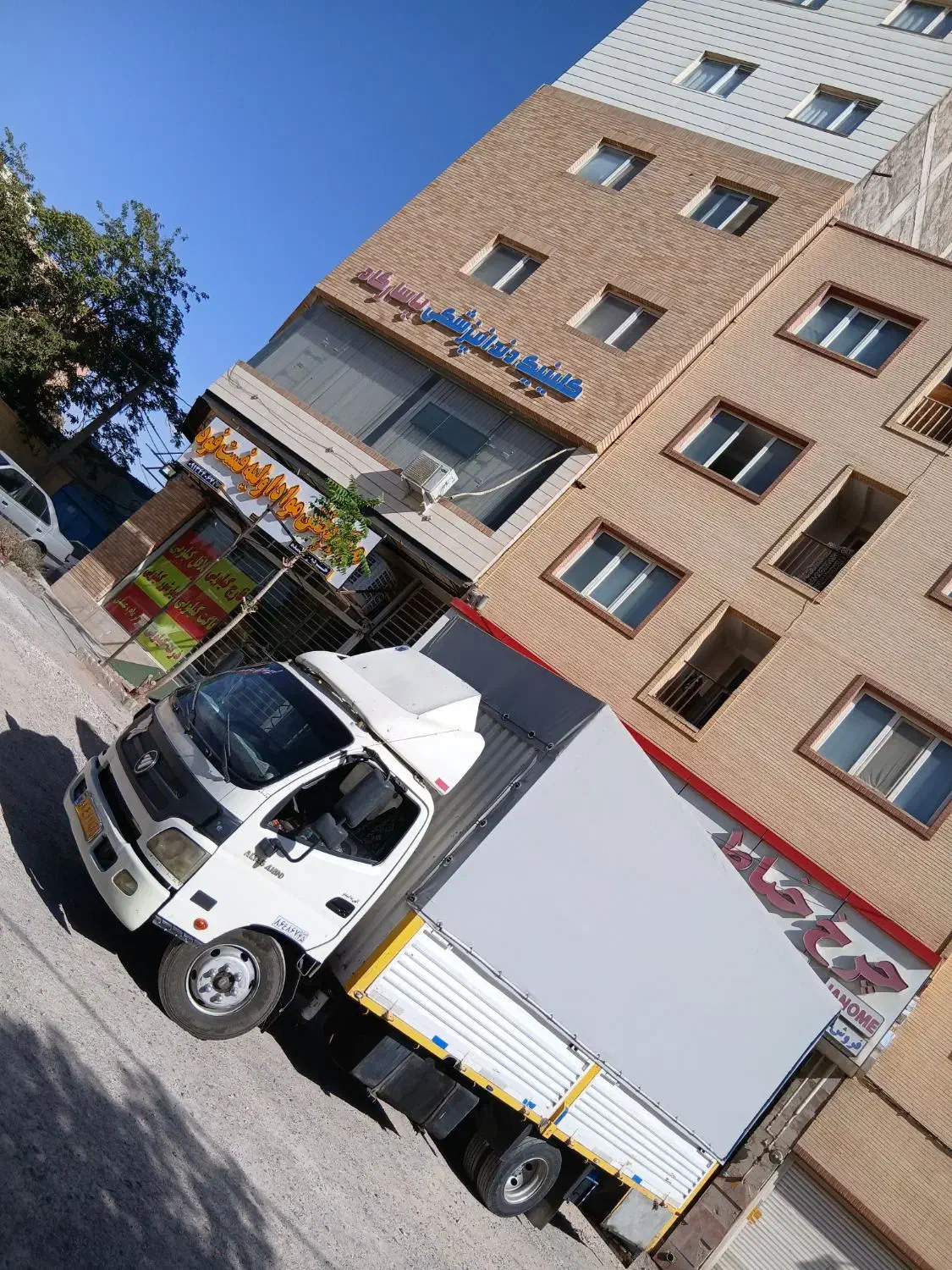 باربری حمل اثاثیه منزل با ماشین ایسوزو۶متری باکارگ|خدمات حمل و نقل|کرمان, |دیوار