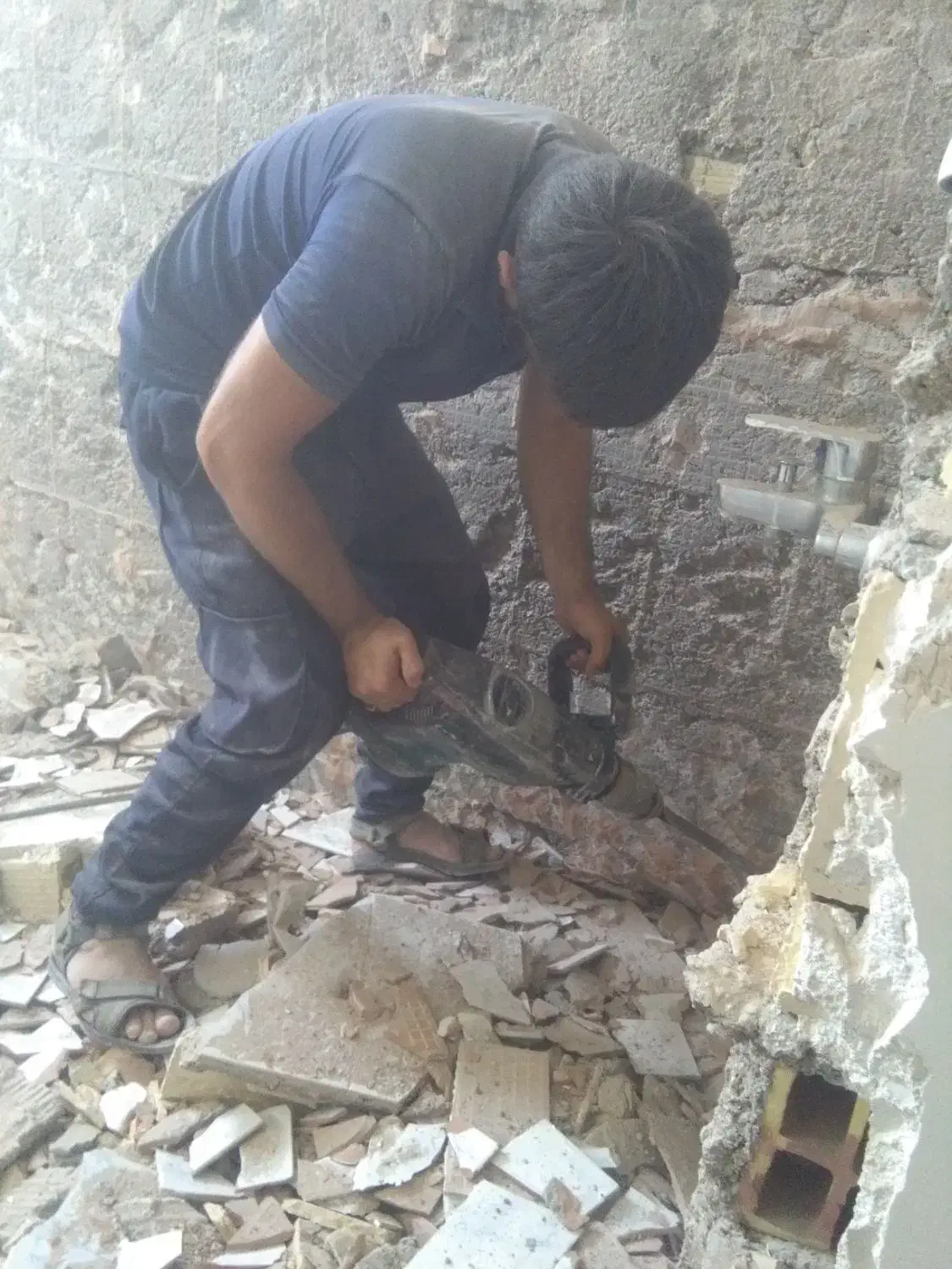 تخریب و تعمیرات،کنده کاری گچ کاری ولکه گیری|خدمات پیشه و مهارت|بوشهر, |دیوار