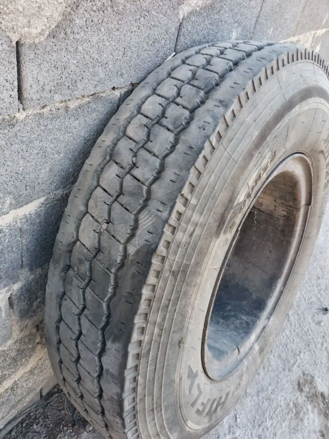 لاستیک ۲۴ و مقداری لوازم|قطعات یدکی و لوازم جانبی|اصفهان, باغ فدک|دیوار