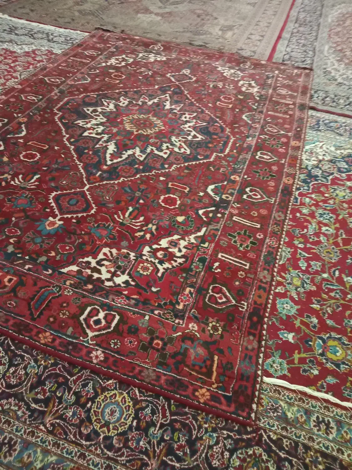 تعدادی فرش ماشینی و دستباف|فرش|اصفهان, پرتمان|دیوار