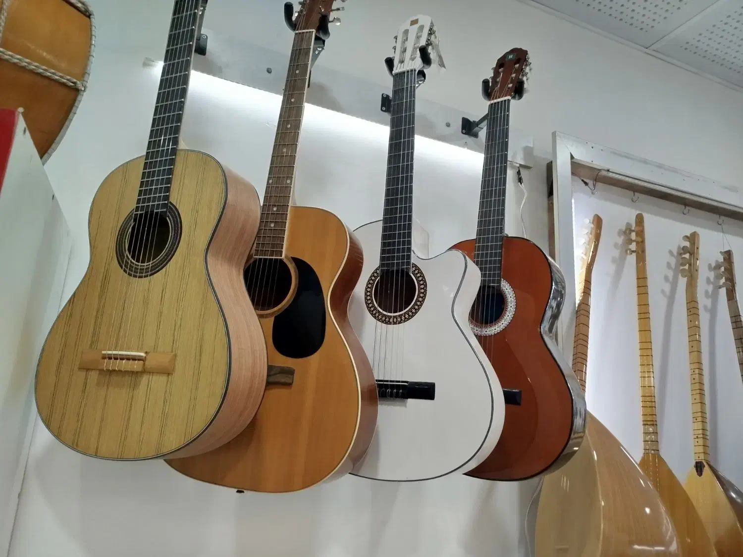 گیتار (خارجی و ایرانی)|گیتار، بیس، امپلیفایر|نقده, |دیوار